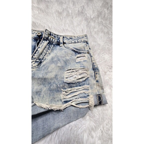 KanCan Distressed Cut-Off Denim Jean Shorts Size Medium 28x2 - Picture 2 of 8